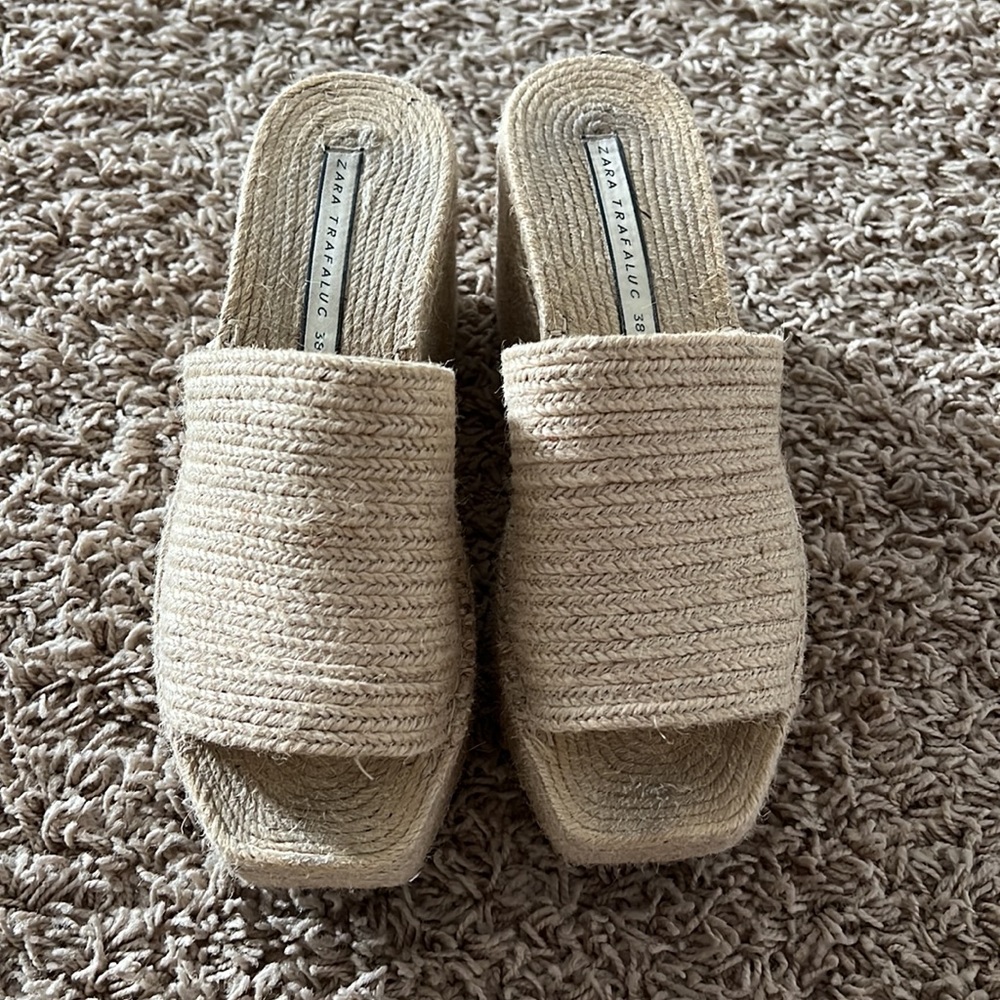 Zara Trafaluc Rafia  Sandals platform. Perfect condition. Size 8!